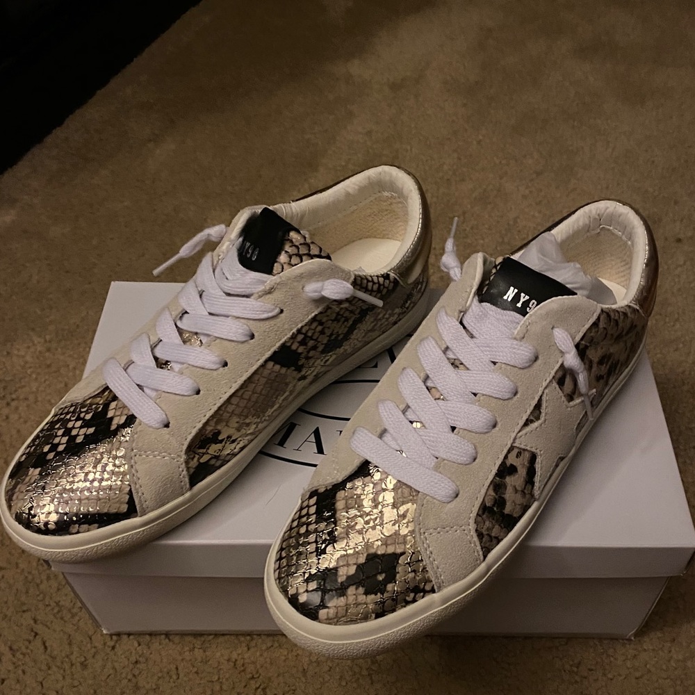 NWB Steve Madden Philosophy Sneakers